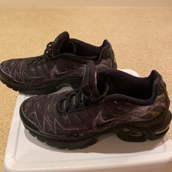 Nike Air Max Youth size 5 sneakers. Black - Picture 2 of 4